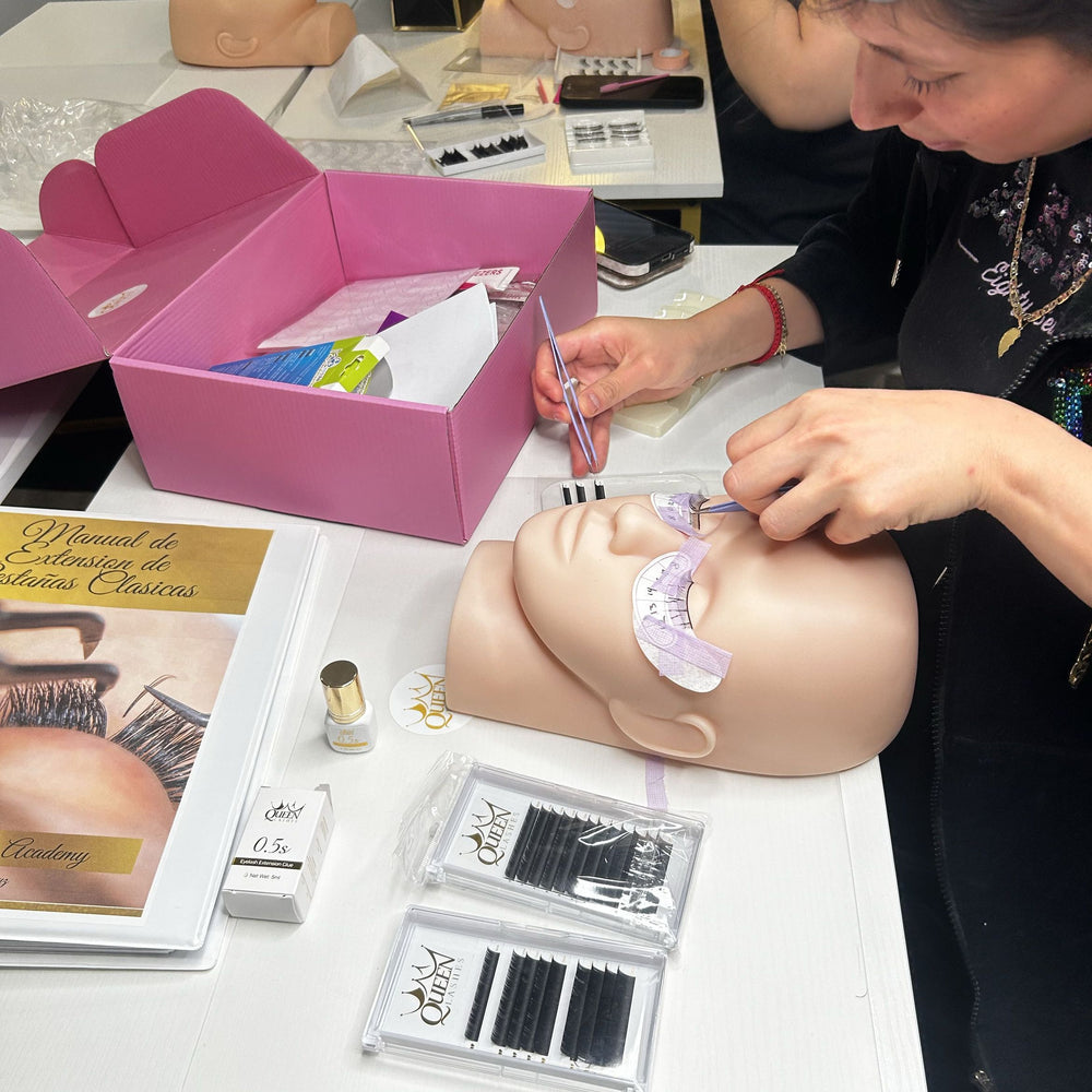 Queen Lashes Classic Eyelash Student Training